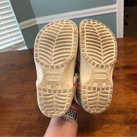 Crocs tie dye multicolor pink blue purple yellow clog sandal shoe size J2 - Picture 10 of 10